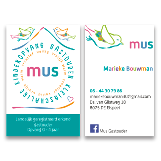 Visitekaartjes voor Gastouder Mus met het nieuwe logo met een getekende mus in erschillende kleuren